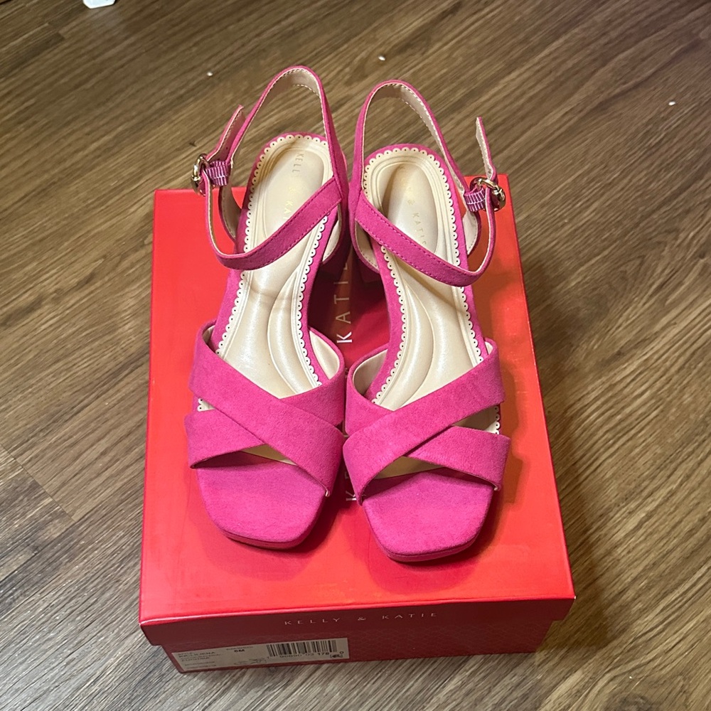 Kelly & Katie Fuchsia Women's Sandals